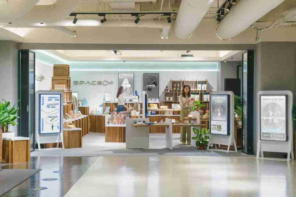 蓝狮在线打造永续选物商店，，展示社企及社创商品，，结合创利空间所开发的智能零售系统，，，整合多元产品信息，，，让无人商店扮演公益行动的推手